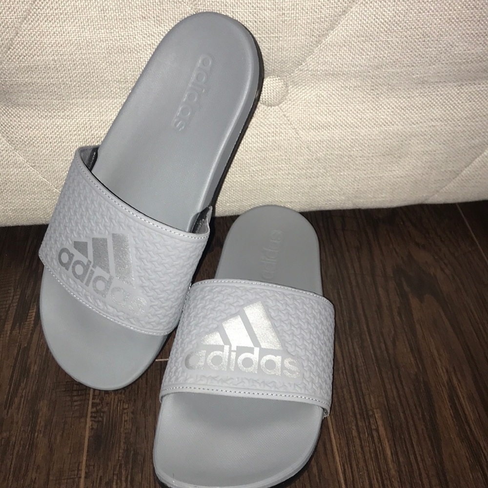 Women’s Adidas Slides (Size 6)